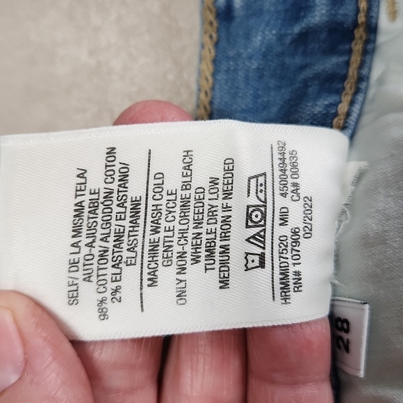 Hudson Natalie Mid Rise Boyfriend Crop Jean in Norah. - Picture 8 of 8